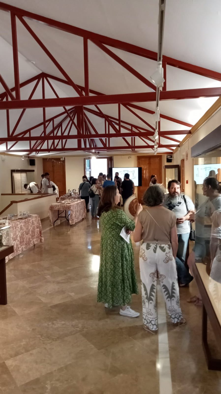 Autoridades en la inauguración