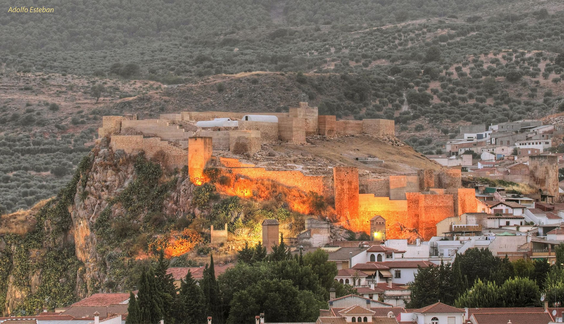 Castillo de Íllora al atardecer